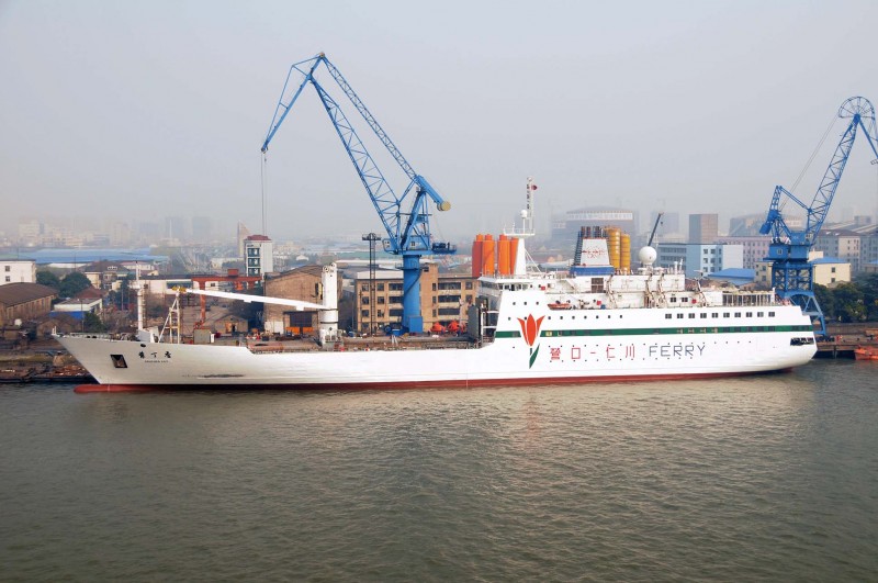The 12,307gt ferry Arafura Lily sails between China and South Korea. She was built in 1996 by De Merwede S&M at Hardinxveld as Zi Ding Xiang for Hoi Wah Shipping, becoming Arafura Lily in 1996. 