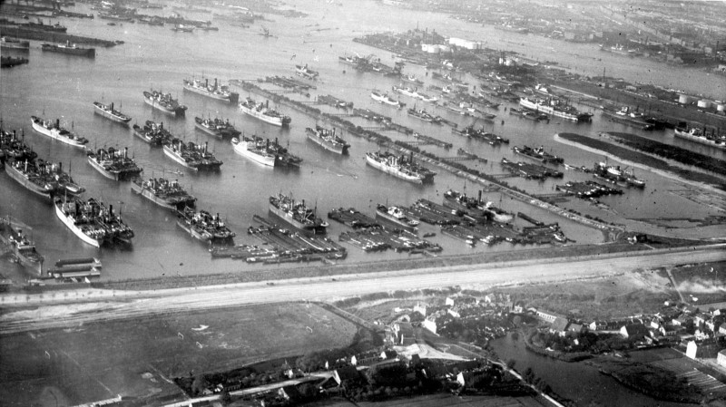 The Port in the early 20th century.