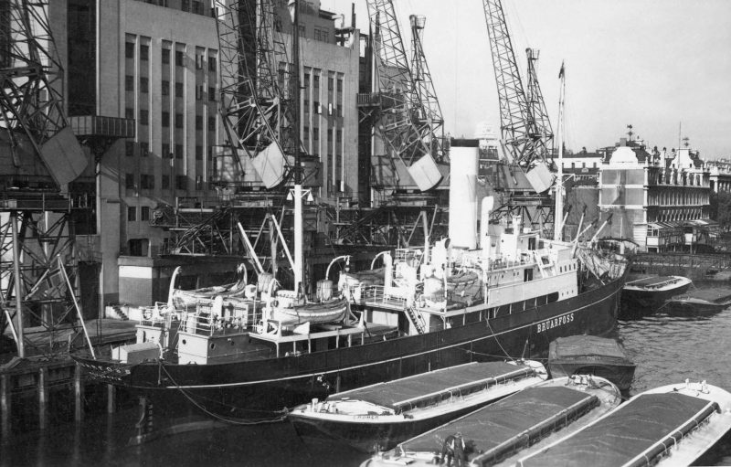 The 1,577grt Bruarfoss was built in 1927 by Kjobenhavns at Copenhagen. In 1957 she was sold to Freezer Shipping and renamed Freezer Queen and in 1960 she joined Jose A. Maveira as Reina del Frio. She was deleted from the register in 1986.