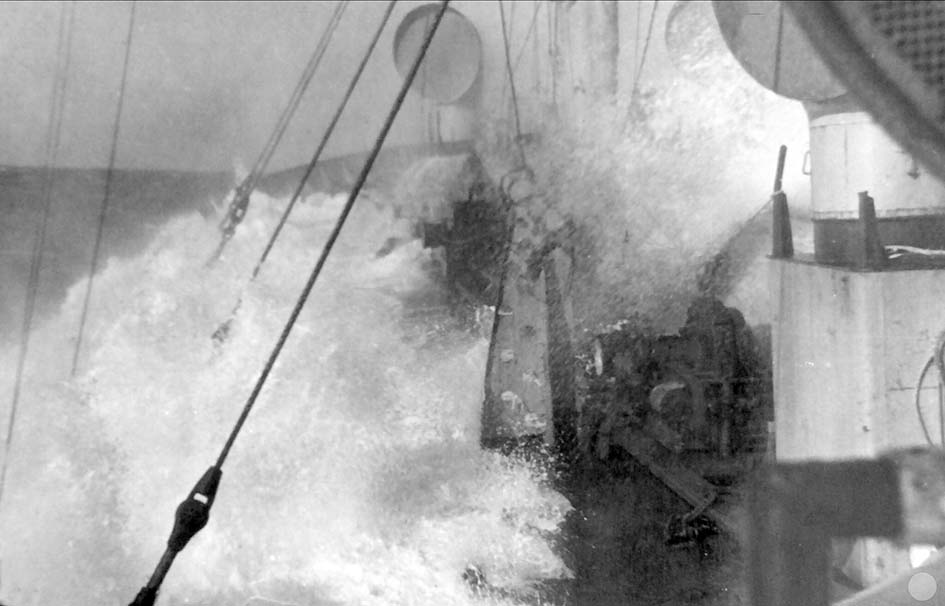 S1701 32 rough tasman sea Shipping Today Yesterday Magazine